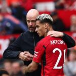 Ten Hag defendeu Antony das críticas sofridas pelos últimos desempenhos (Foto: Darren Staples/AFP)