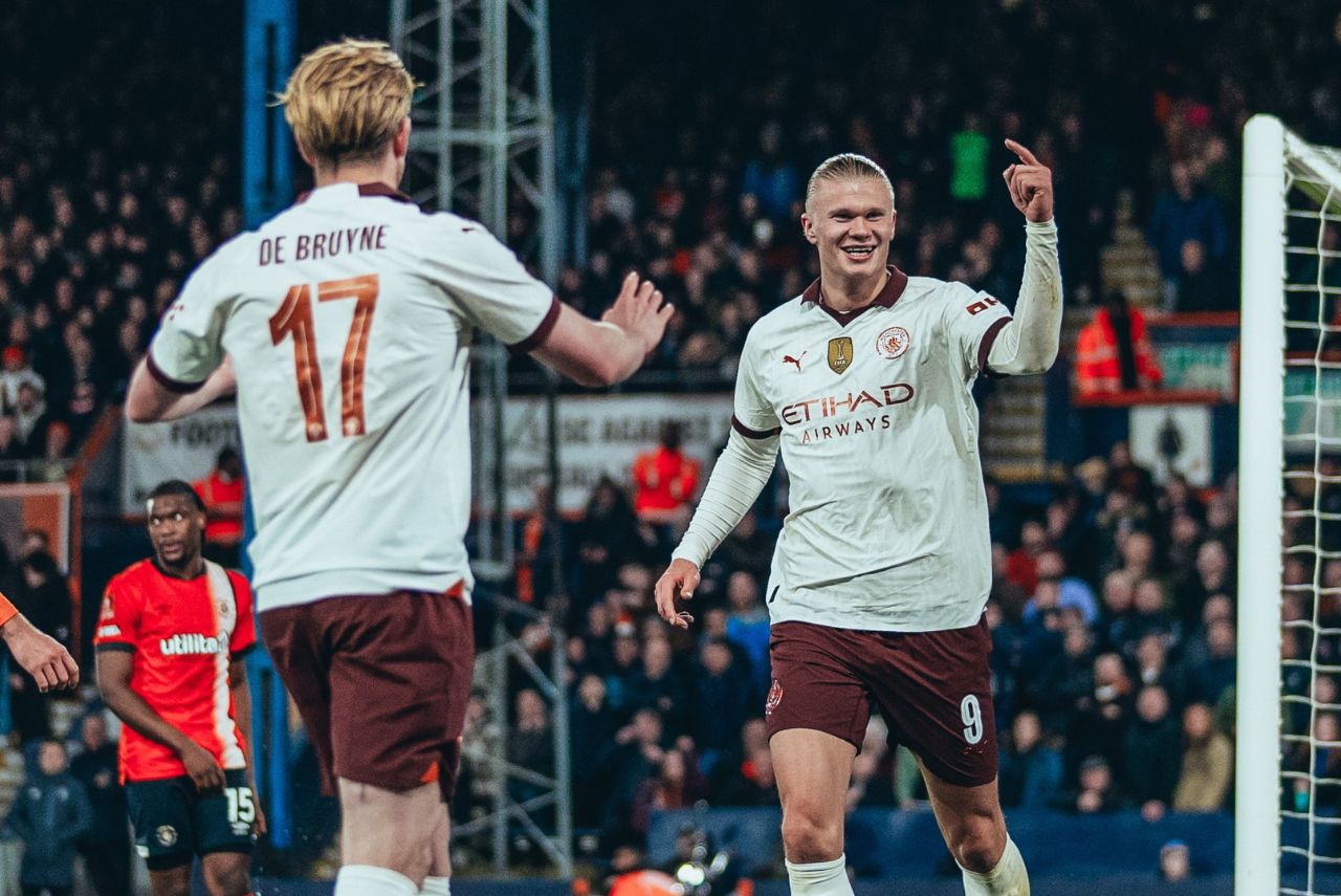 Parceria entre De Bruyne e Haaland garantiu goleada do Manchester City (Foto: X/Reprodução)