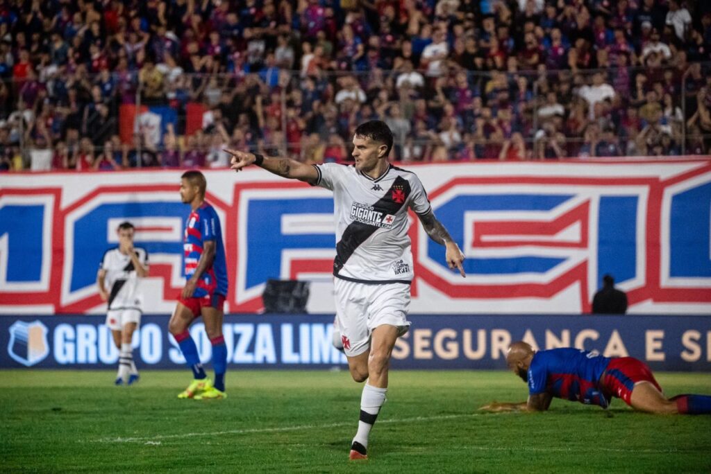Vegetti comemora gol pelo Vasco