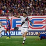 Vegetti comemora gol pelo Vasco