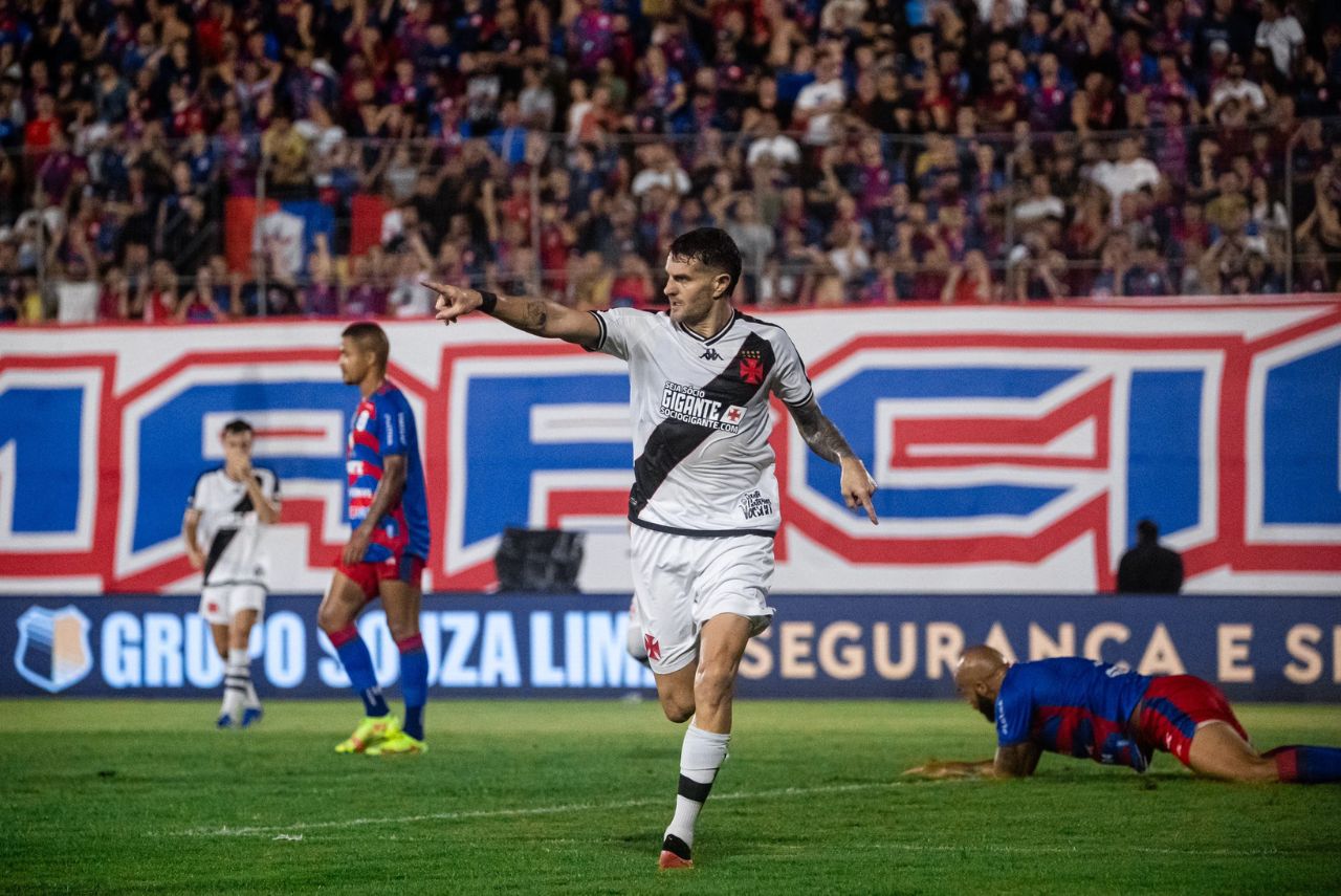 Vegetti comemora gol pelo Vasco