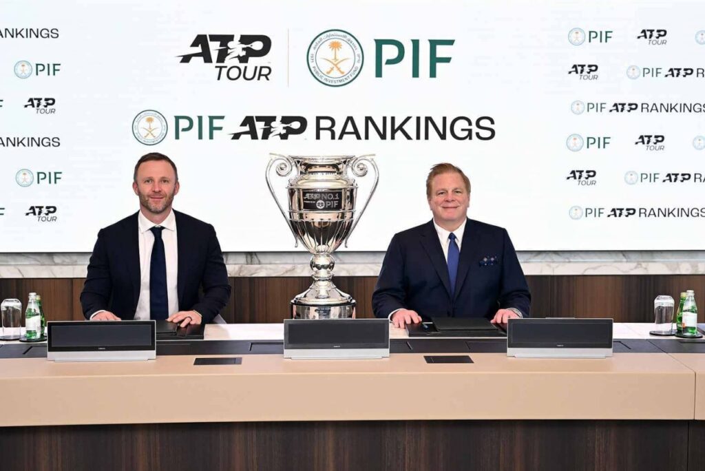 Massimo Calvelli, CEO da ATP, e Kevin Foster, Chefe de Assuntos Corporativos do PIF (Foto: Divulgação)