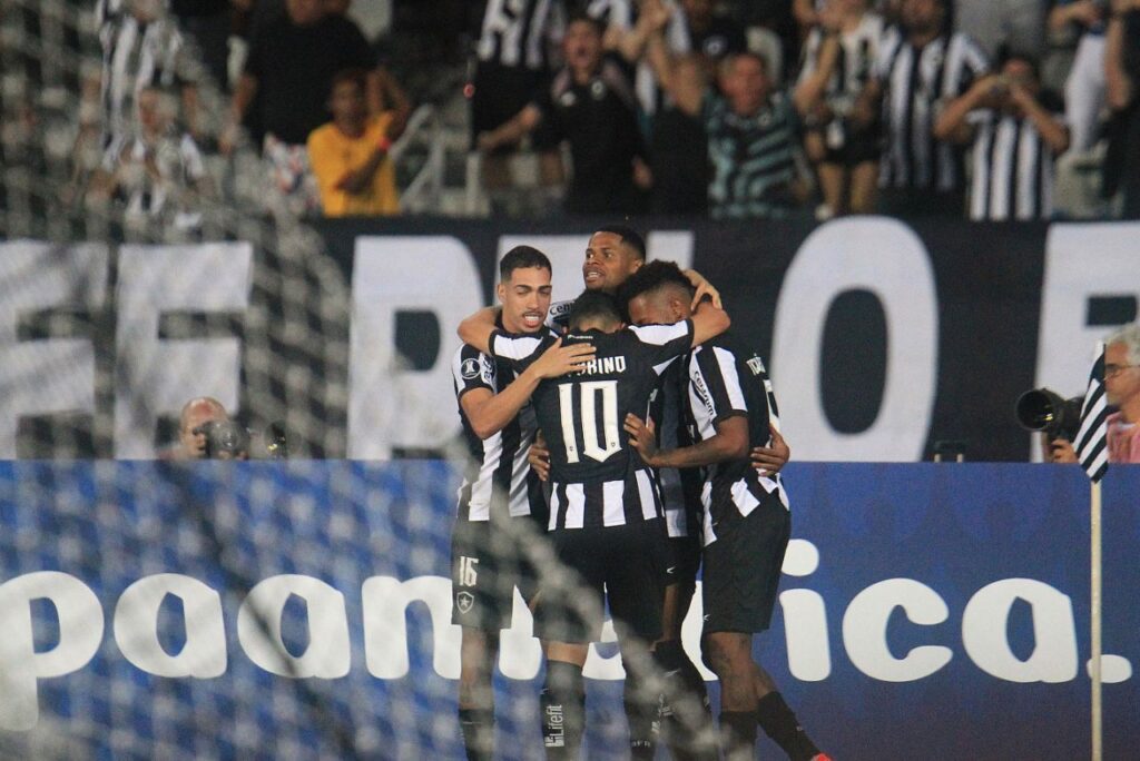 Jogadores do Botafogo comemoram goleada