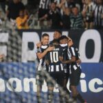 Jogadores do Botafogo comemoram goleada