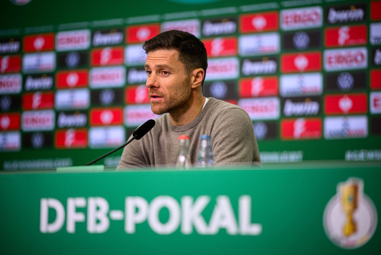 Xabi Alonso em coletiva do Bayer Leverkusen
