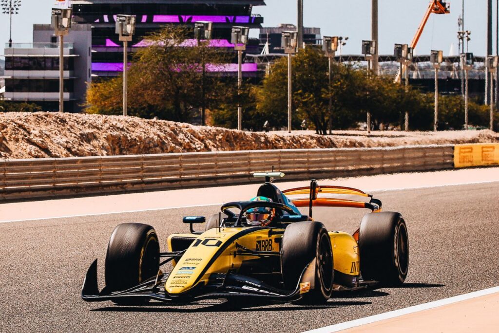 Carro da Invicta de Gabriel Bortoleto no GP do Bahrein de Fórmula 2 em 2024