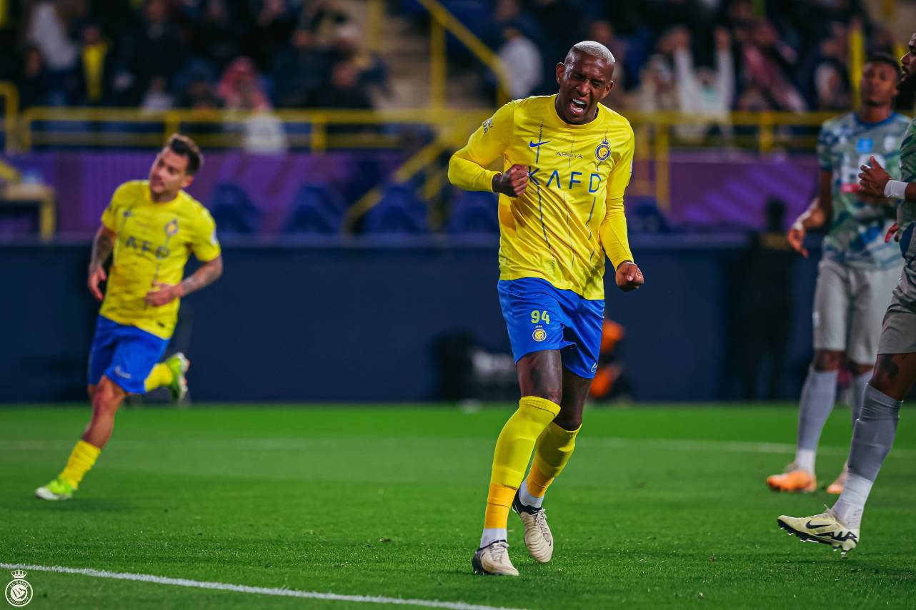 Talisca marcou três gols no empate do Al-Nassr. Foto: Reprodução/X