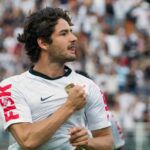 Alexandre Pato não gostou do fato do Tite contar bronca em livro. Foto: YASUYOSHI CHIBAAFP