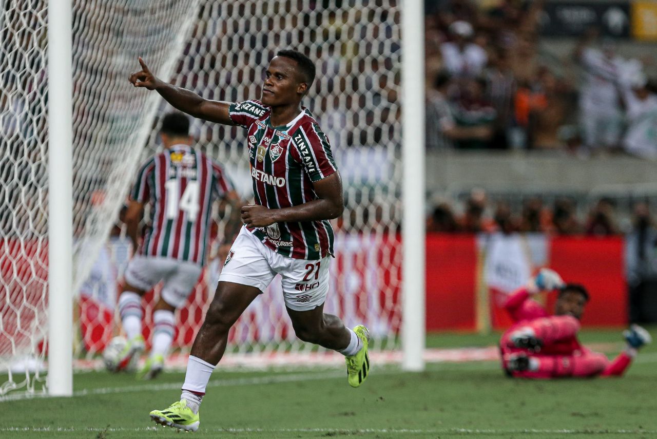 Arias comemora gol do Fluminense contra a LDU