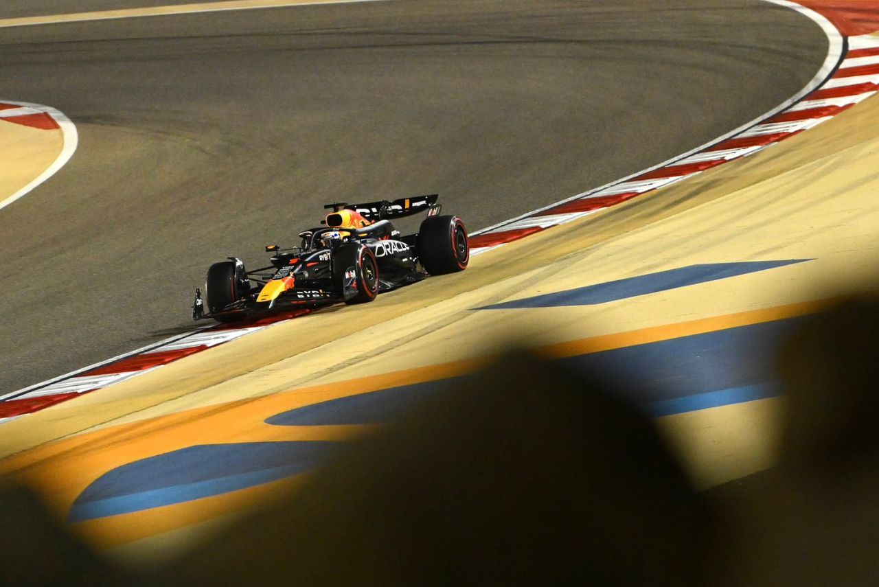 Carro de Max Verstappen em prova do GP do Bahrein 2024