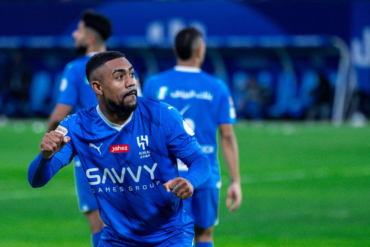 Atacante Malcom comemora gol pelo Al-Hilal
