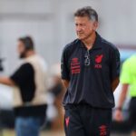 Osorio em campo comandando o Athletico-PR