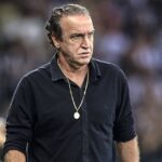 Treinador Cuca, alvo do Athletico-PR, em jogo do Atlético-MG em 2022
