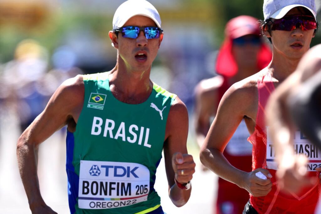 Atleta Caio Bonfim em prova da marcha atlética no Mundial de Atletismo 2022