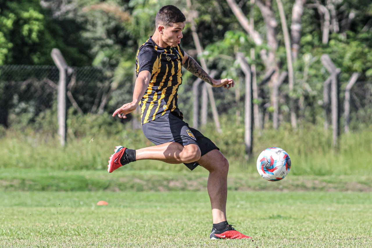 Meia Giovanni em treino do Amazonas em 2024