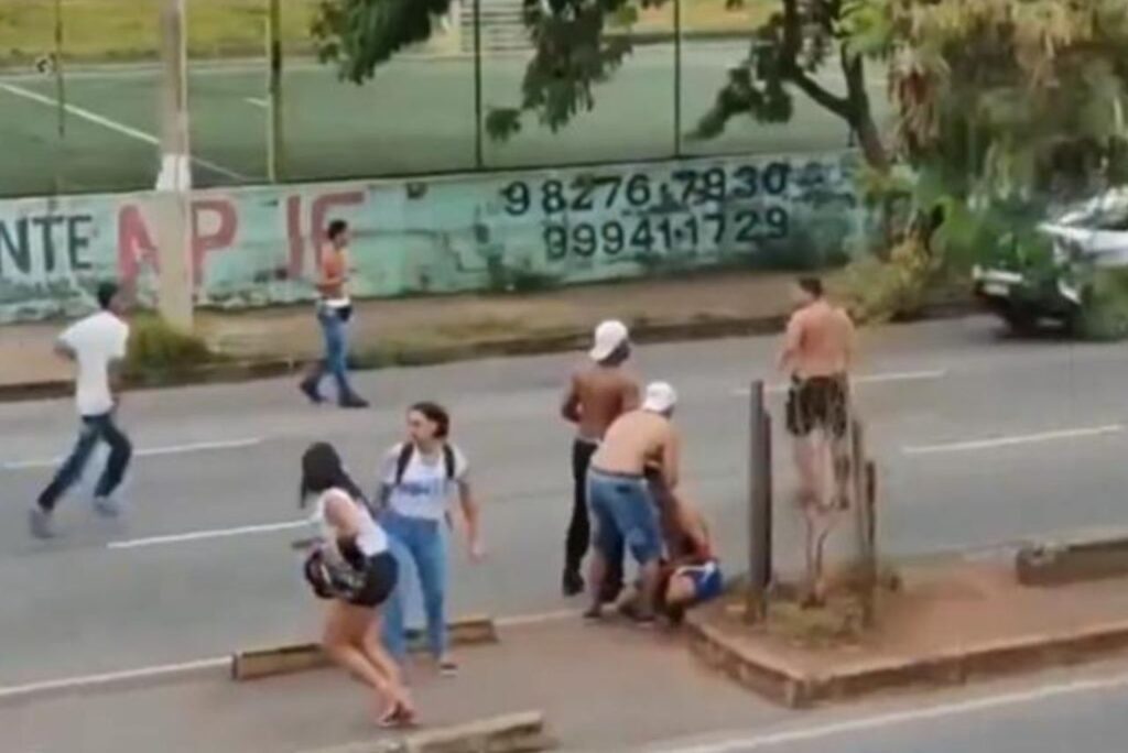 Torcedores de Atlético-MG e Cruzeiro entraram em confronto no último sábado (Foto: Reprodução)