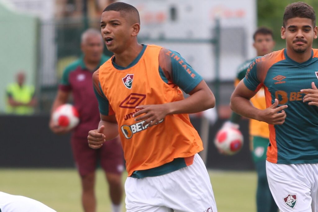 Zagueiro David Braz, alvo do Sport, em treino do Fluminense em 2024