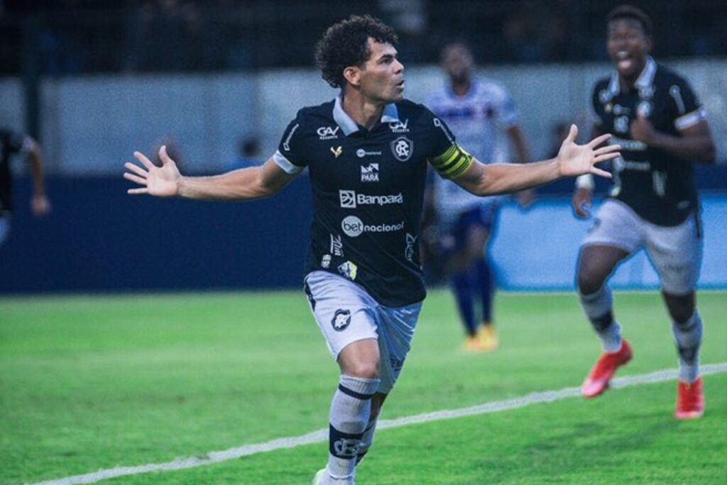 Meia Camilo comemora gol pelo Remo no Parazão 2024