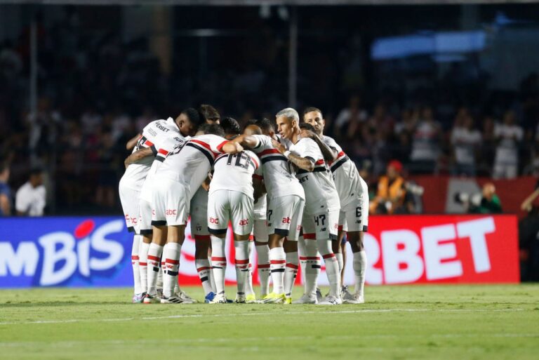 <p>São Paulo reverteu punições no TJD (Foto: Rubens Chiris e Paulo Pinto / SPFC)</p>
