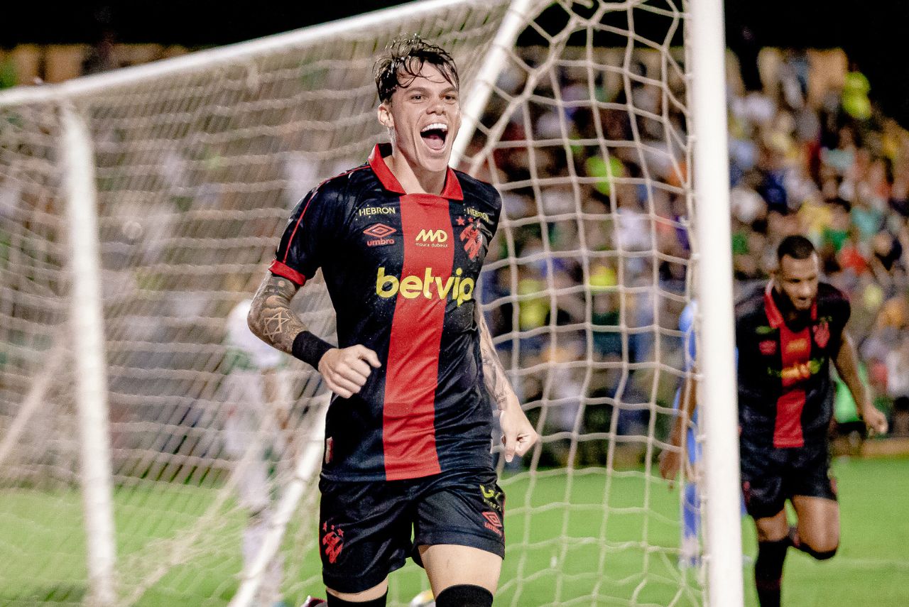 Barletta comemora gols marcados pelo Sport