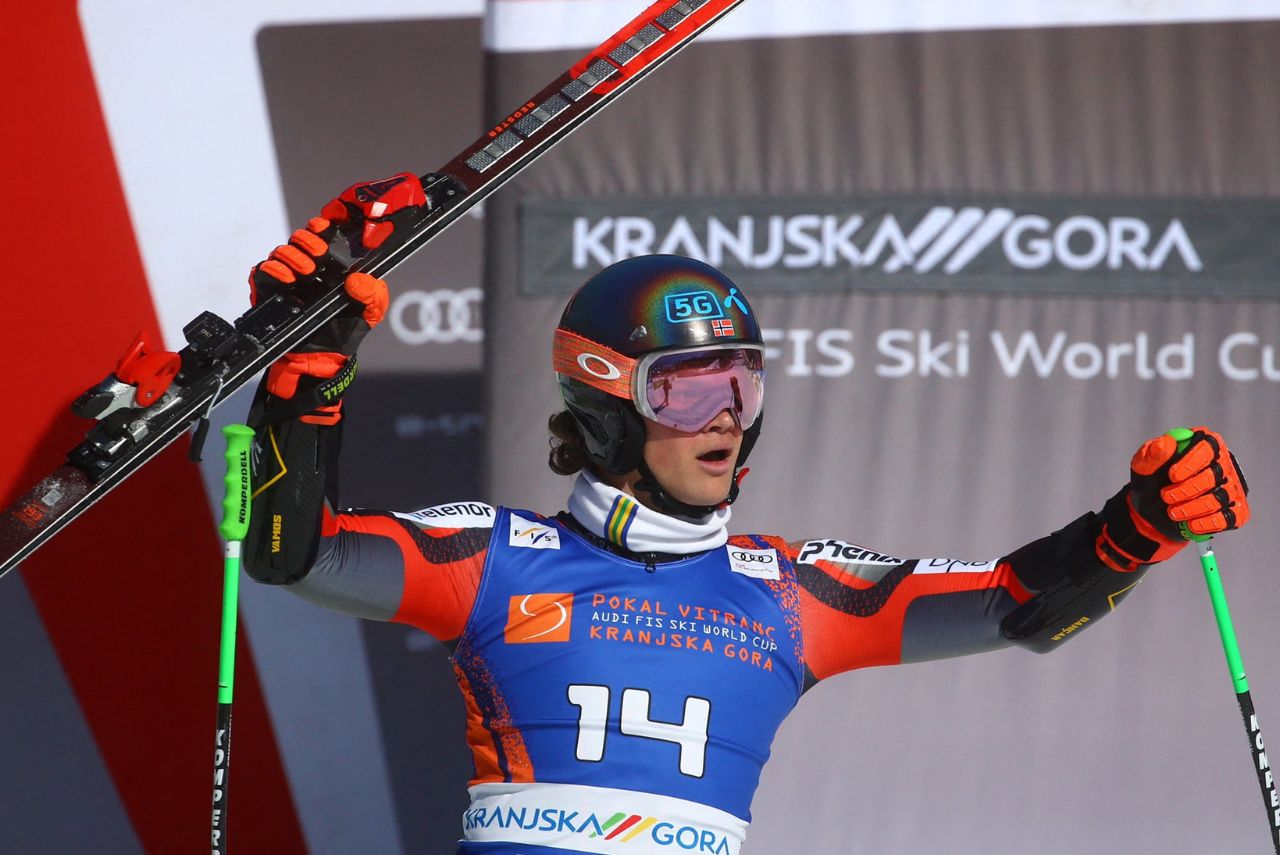 Lucas Braathen em prova do Esqui Alpino em 2022