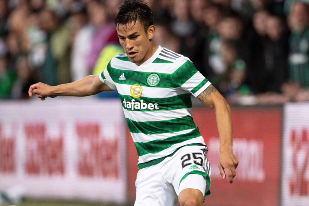 Lateral Alexandro Bernabei, reforço do Internacional, em jogo do Celtic em 2022
