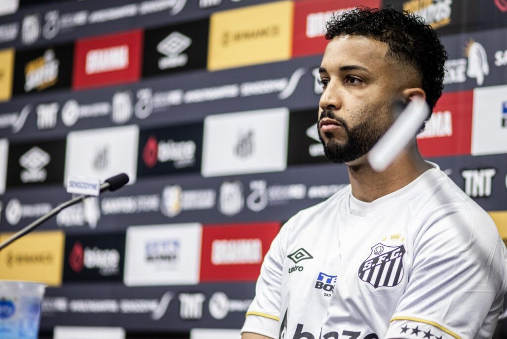 Lateral-esquerdo Jorge em apresentação no Santos em 2024