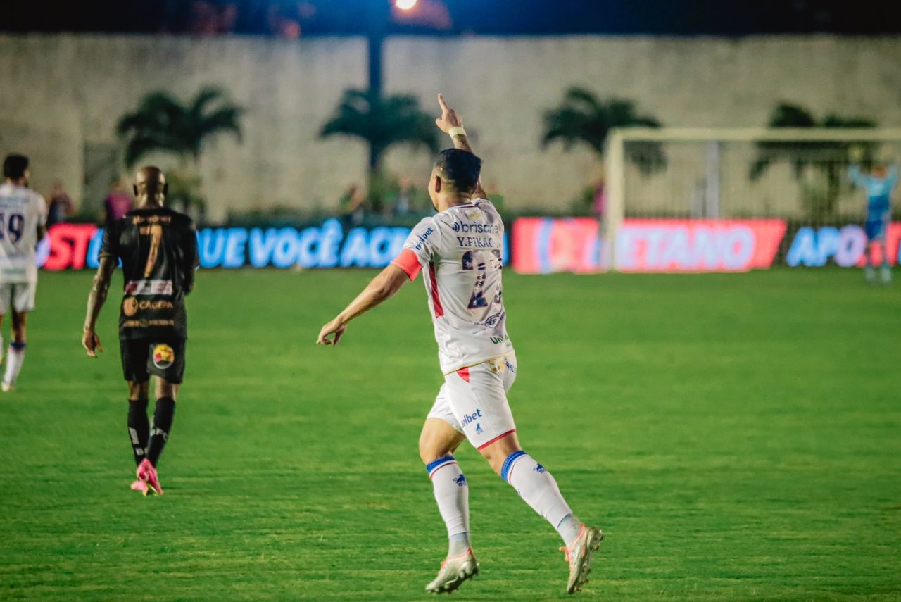Pikachu comemora único gol do Fortaleza