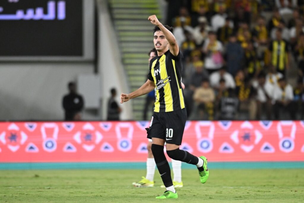 Al-Ittihad garantiu vitória importante sobre o Al-Okhdood (Foto: X/Reprodução)