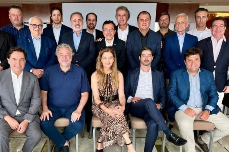 <p>Representantes dos clubes da Libra em reunião (Foto: Divulgação)</p>
