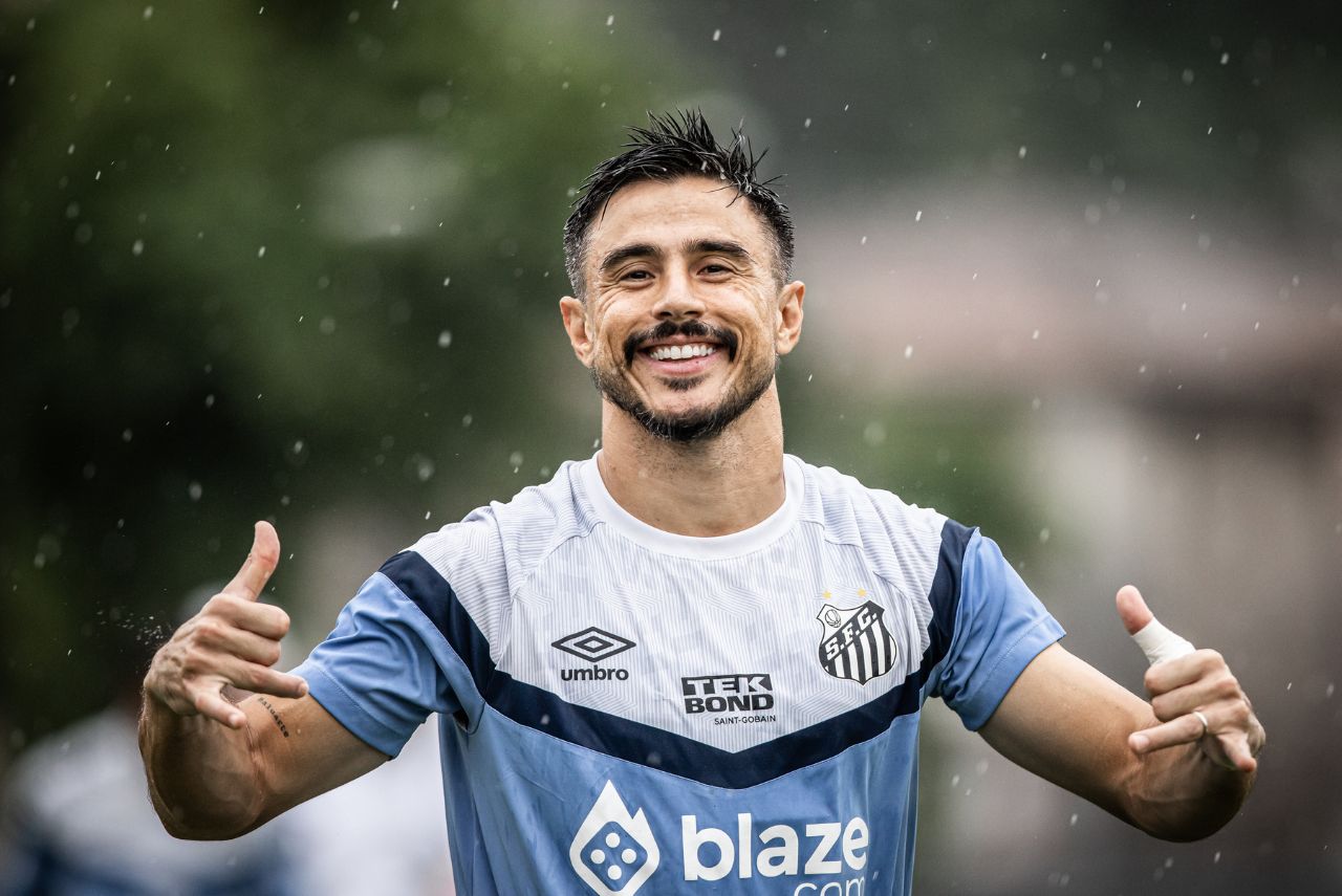 Willian Bigode em treino do Santos