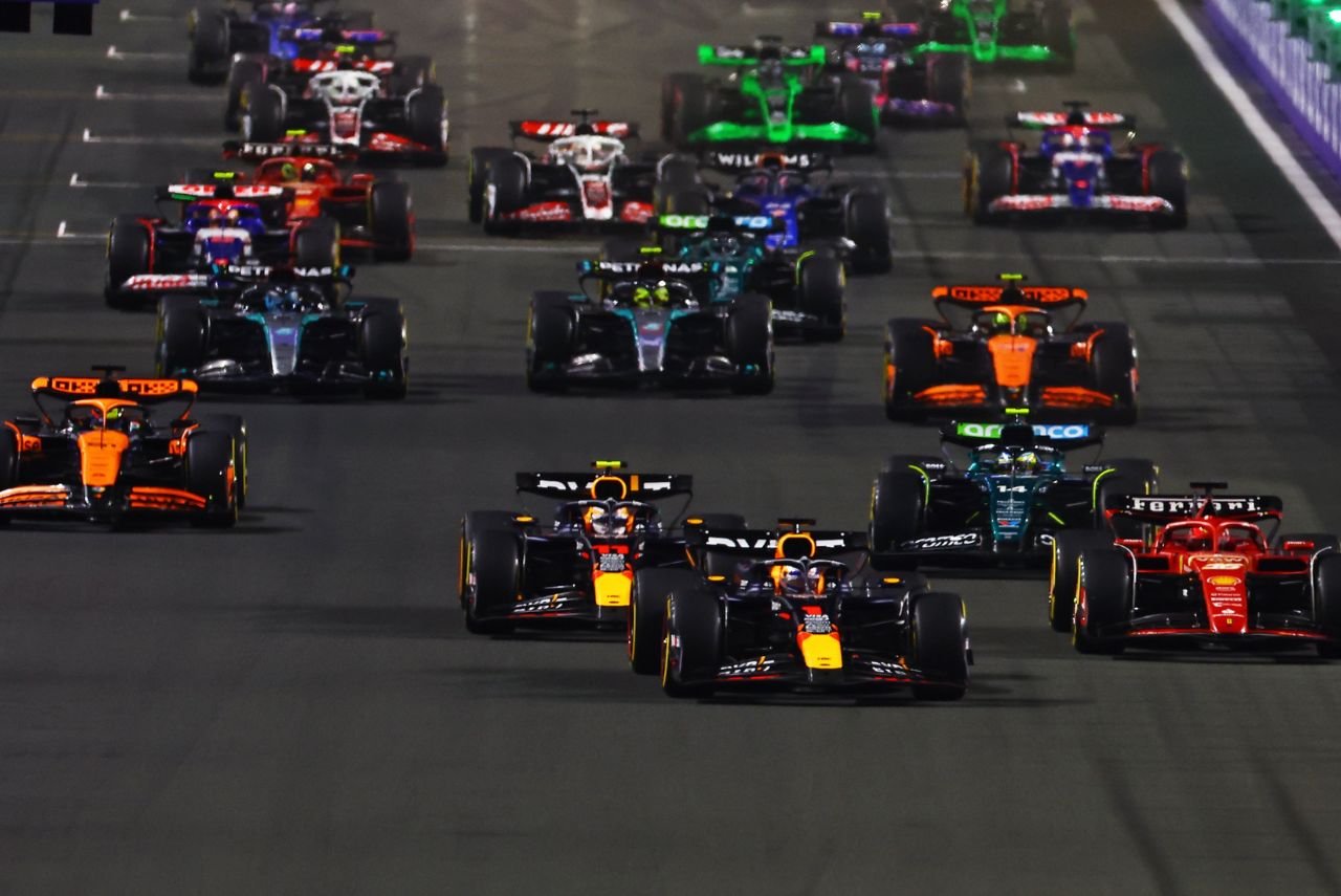 Largada do GP da Arábia Saudita de Fórmula 1, com Max Verstappen na frente