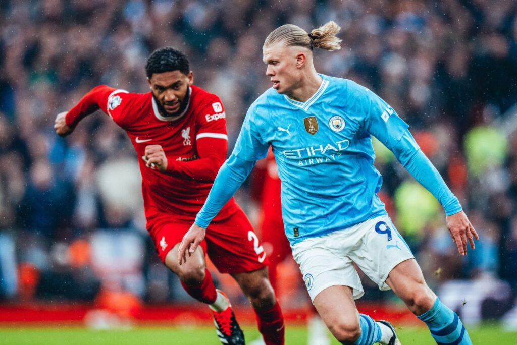 Liverpool e Manchester fizeram confronto movimentado pelo Inglês (Foto: Reprodução)