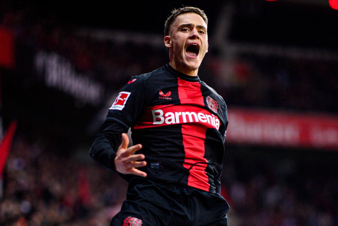 Florian Wirtz comemora gol pelo Bayer Leverkusen na Bundesliga 2023/24