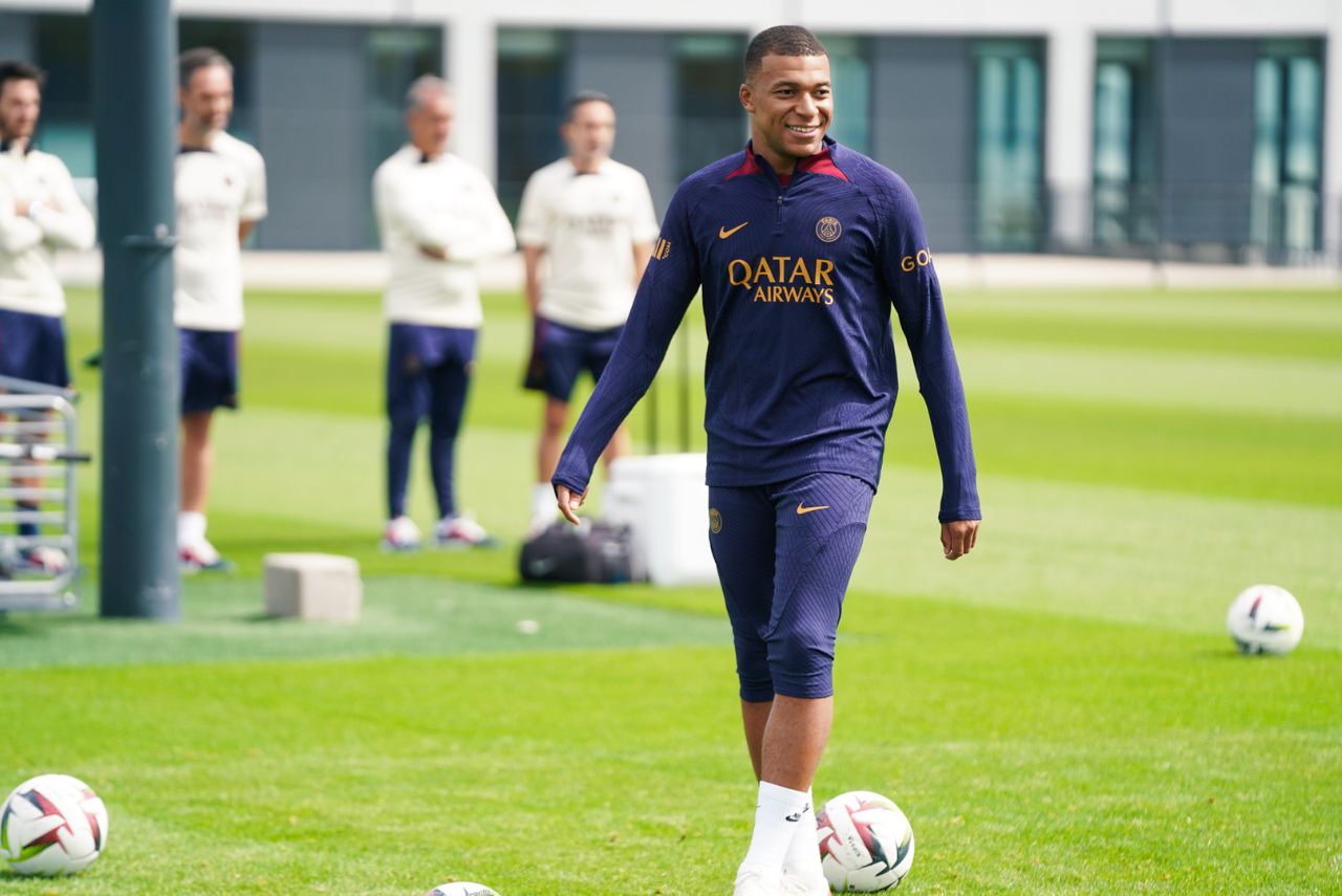 Mbappé em treino do PSG