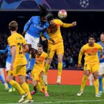 Barcelona e Napoli se enfrentam pelas oitavas da Liga dos Campeões (Foto: Tiziana Fabi//AFP)