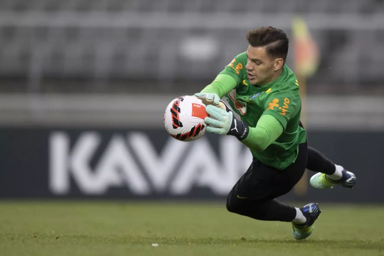 Goleiro Ederson em treino da Seleção Brasileira