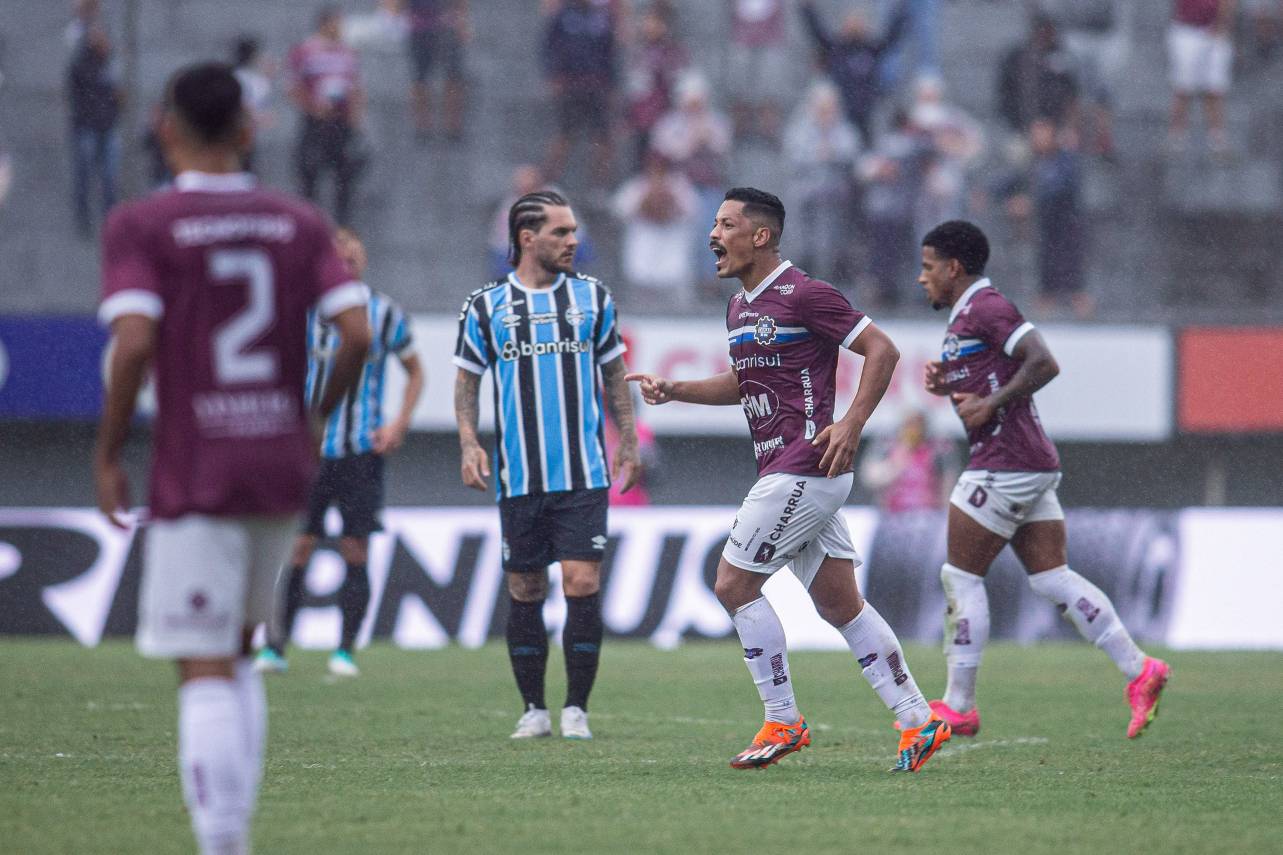 Caxias e Grêmio fazem a primeira partida das semifinais do Gauchão no sábado (17). Foto: Divulgação/FGF