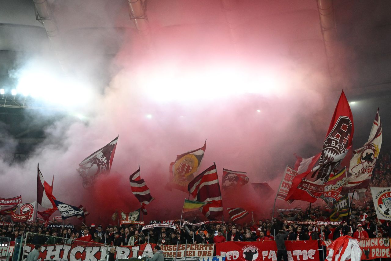 Torcida do Bayern na Itália