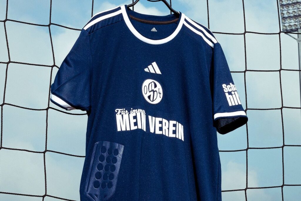 Uniforme do Schalke 04 foi desenhado por grupo de torcedores (Foto: Divulgação)