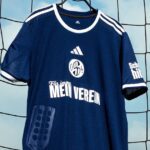 Uniforme do Schalke 04 foi desenhado por grupo de torcedores (Foto: Divulgação)