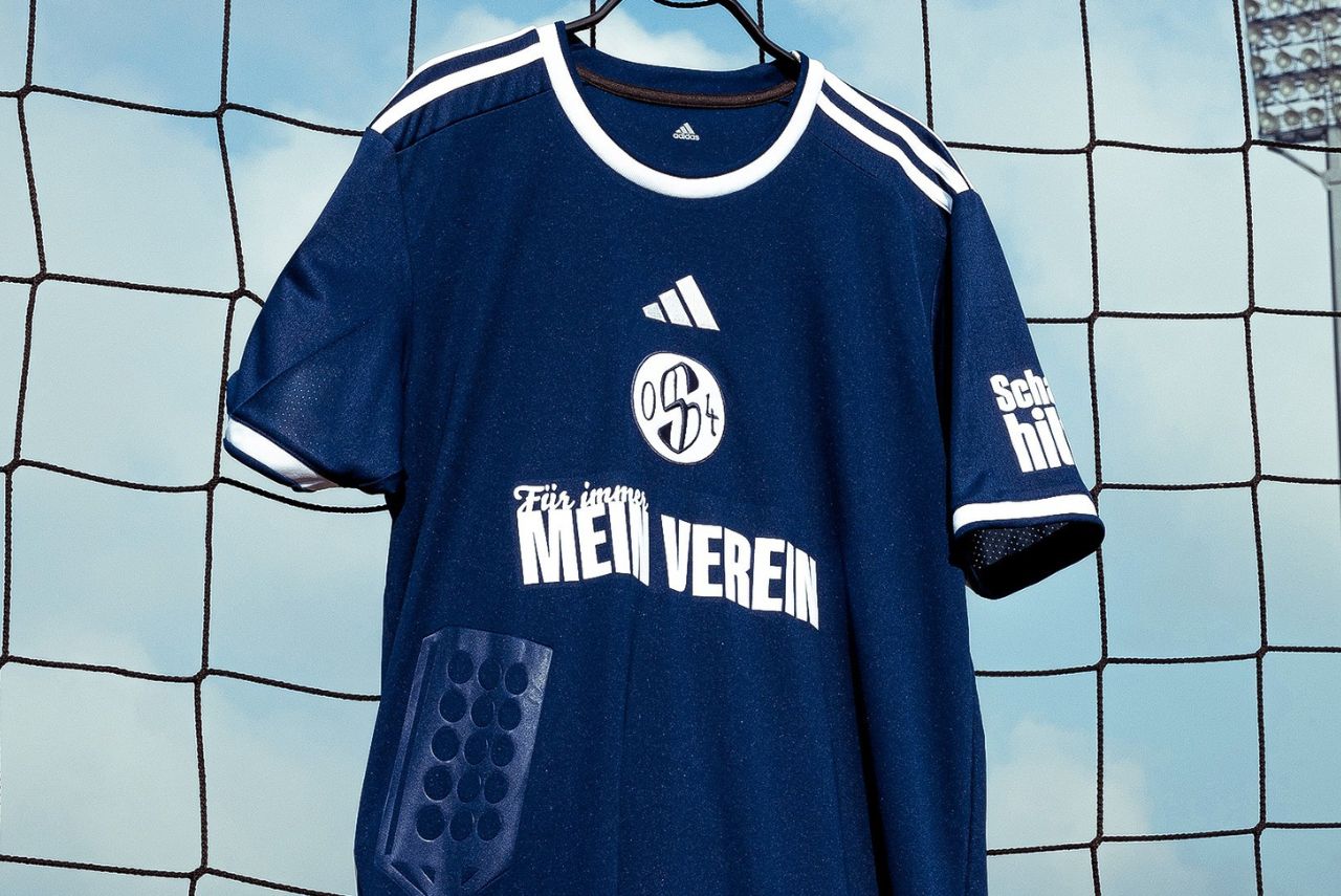 Uniforme do Schalke 04 foi desenhado por grupo de torcedores (Foto: Divulgação)