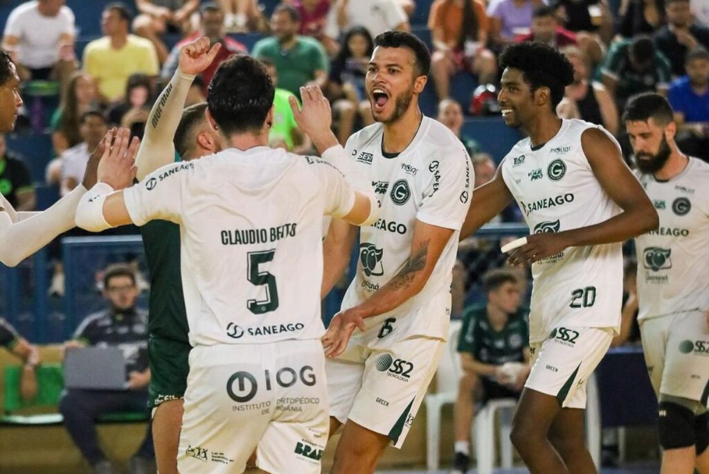 Jogadores do Saneago Goiás comemoram na Superliga B 2024