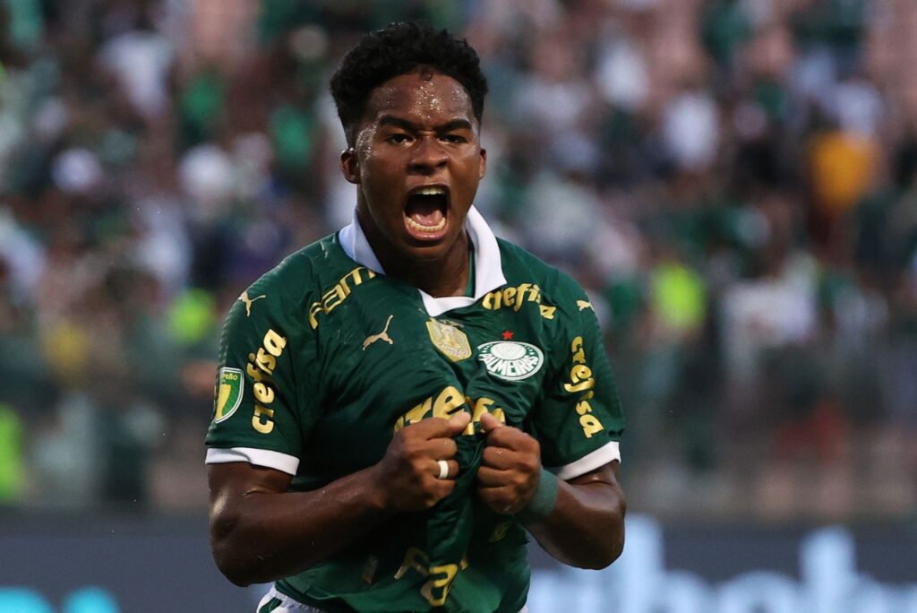 Atacante Endrick em jogo do Palmeiras em 2024