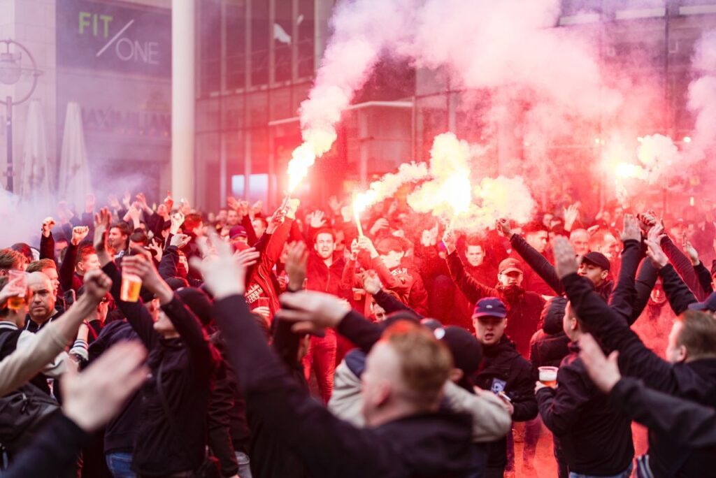 Torcedor do PSV ficou gravemente ferido antes de jogo contra o Dortmund