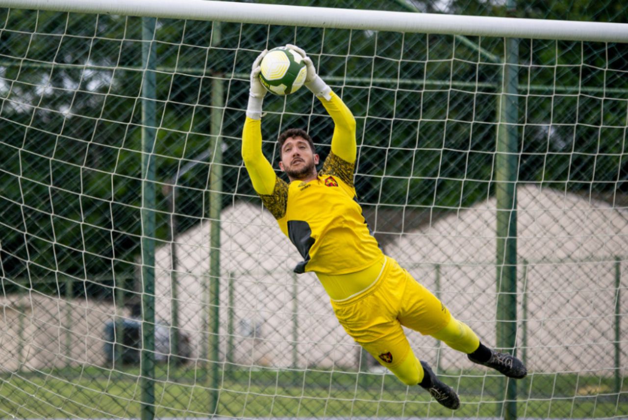 Goleiro Caíque França em treino do Sport em 2023