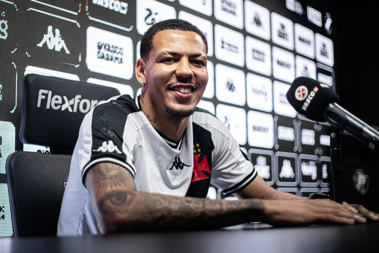 Clayton Silva foi apresentado oficialmente nesta quintta-feira (14). Foto: Leandro Amorim/Vasco