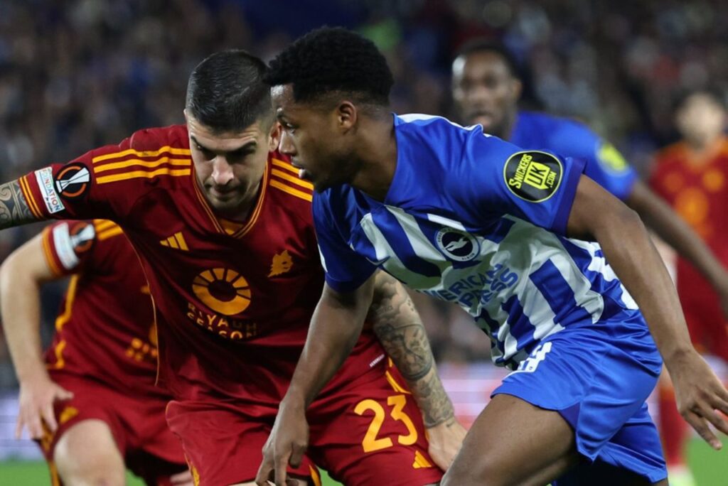 Roma foi derrotada pelo Brighton, mas avançou na Liga Europa (Foto: Reprodução)