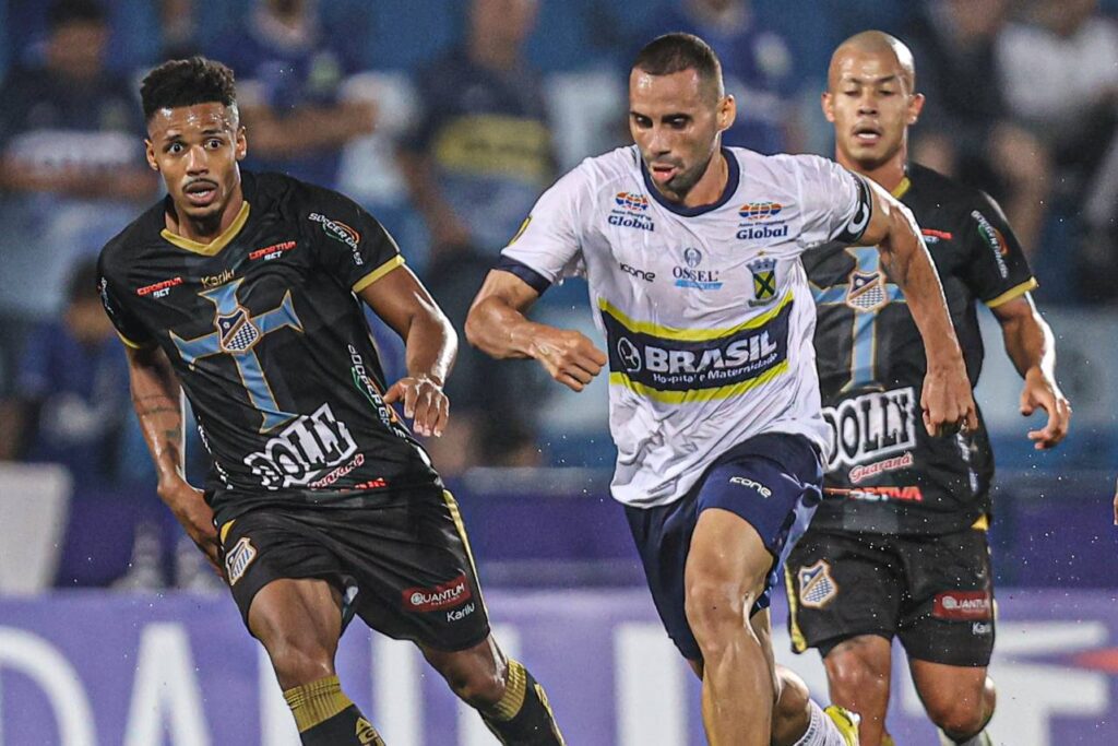 Dudu Vieira alcançou a marca de 120 jogos pelo Santo André. Foto: Ariston Tavares / EC Santo André