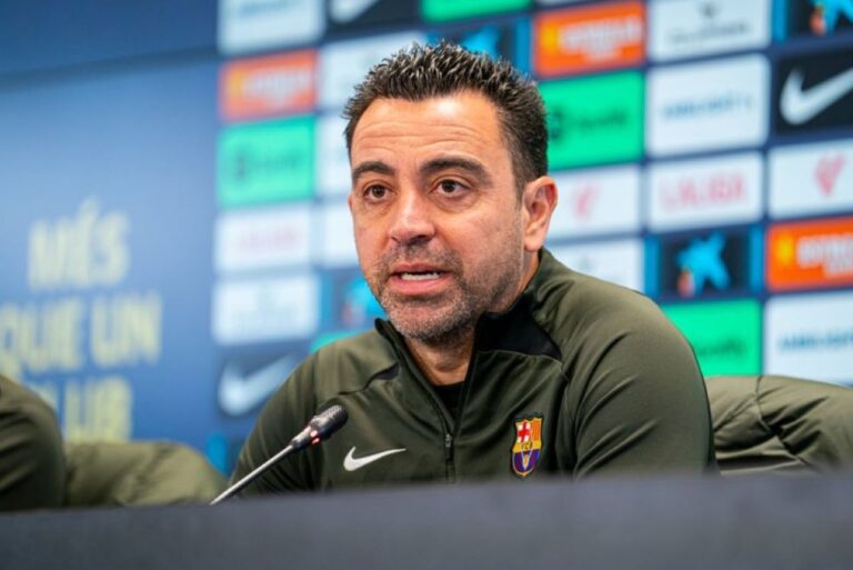 <p>Xavi em coletiva do Barcelona. Foto: Reprodução/FCB</p>
